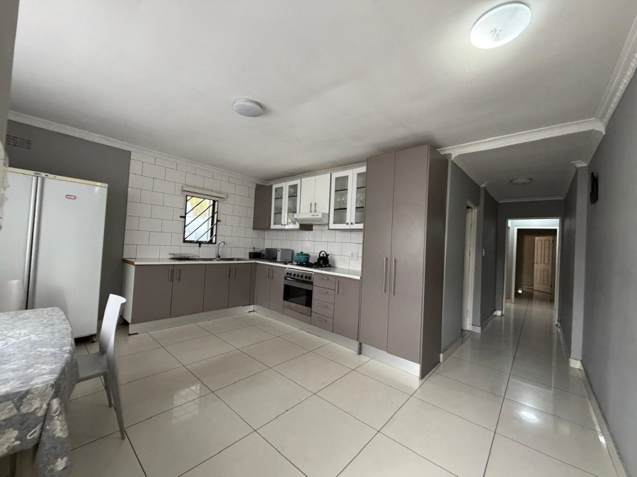 5 Bedroom Property for Sale in Lotus River Western Cape